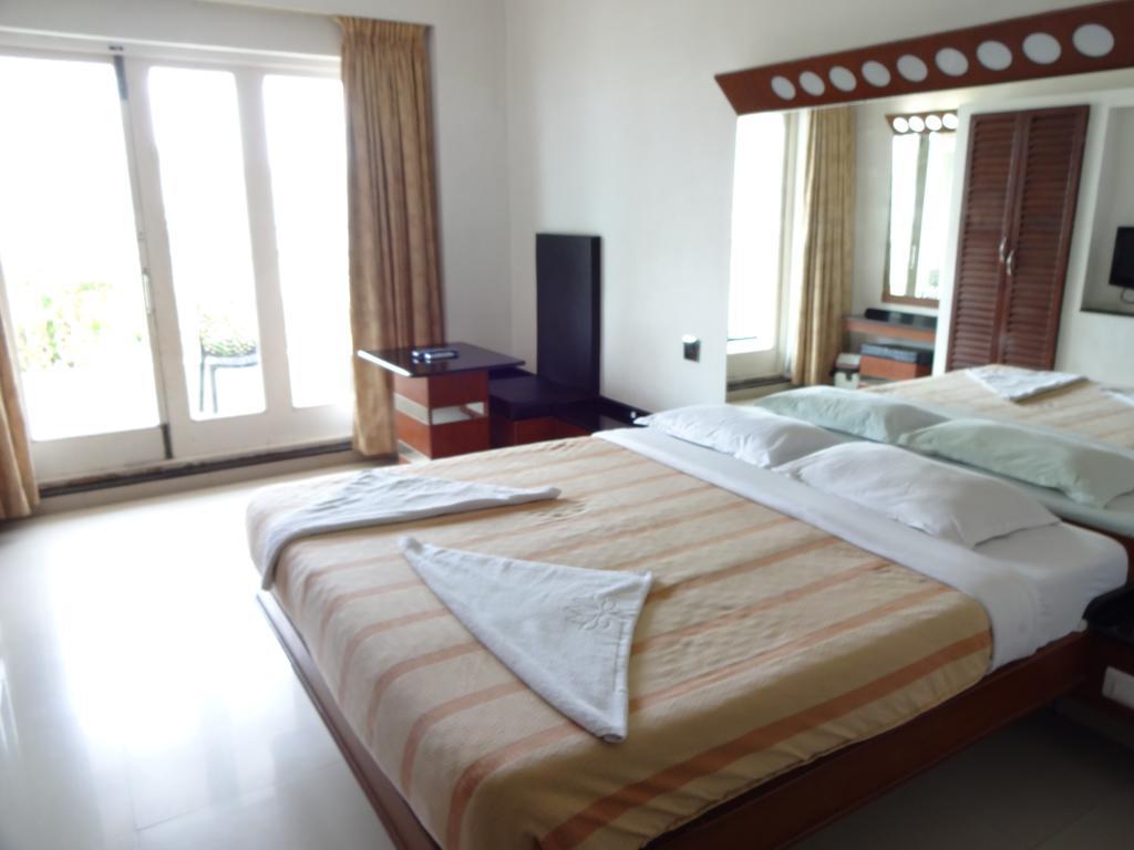 Lotus Bay View Hotel Pondicherry Room photo