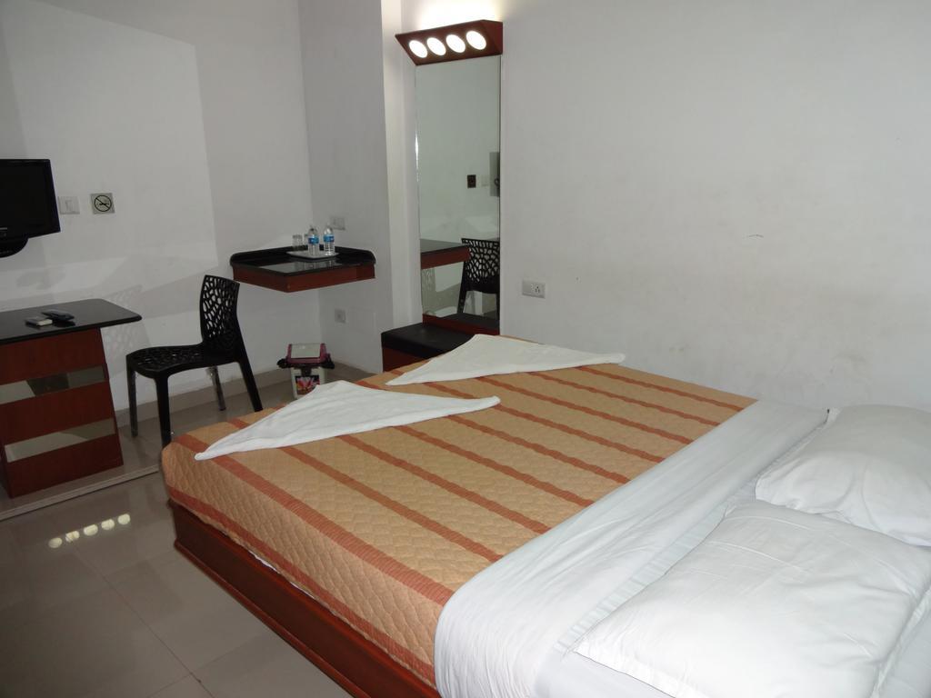 Lotus Bay View Hotel Pondicherry Room photo